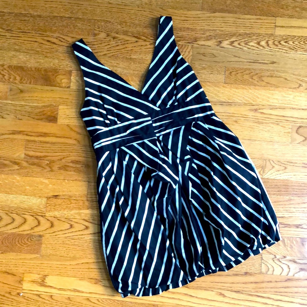 V-neck black & white dress, L